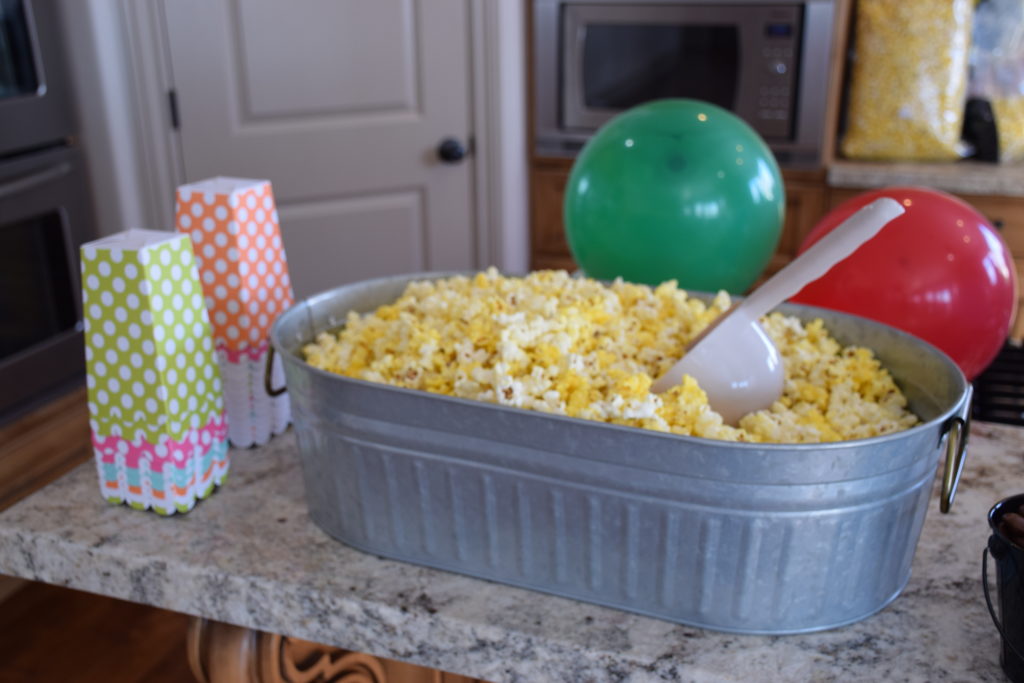 Popcorn bar with scoop